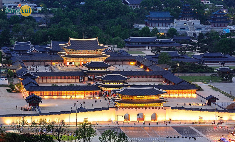 Hình ảnh cung điện Gyeongbokgung vào buổi tối ánh đèn sáng rực đẹp