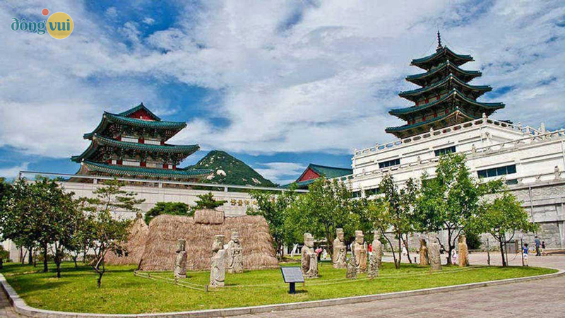 Phòng triển lãm ngoài trời ở bảo tàng dân gian Quốc Gia Hàn Quốc