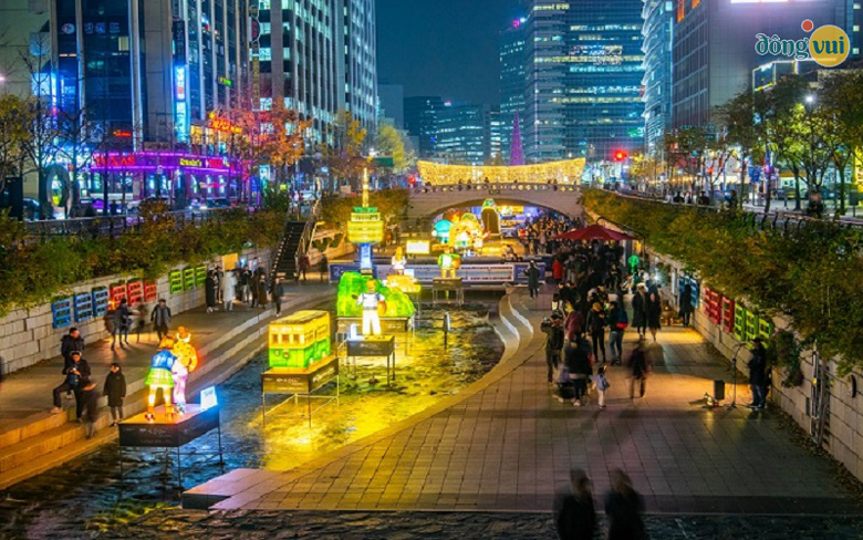 Lễ hội đèn lồng Seoul diễn ra ở con suối Cheonggyecheon