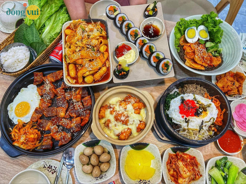 Và đừng quên thưởng thức những ẩm thực đặc sản ở đất Hàn khi du lịch nhé