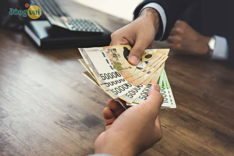 Đổi tiền là một trong những việc bạn cần làm khi đi du lịch Hàn Quốc