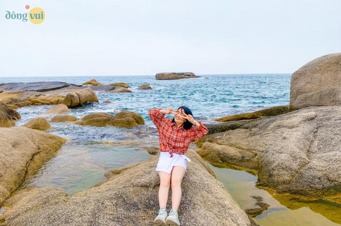 Sokcho Beach có bãi cát dài, hàng cọ xanh tạo nên khung cảnh nên thơ
