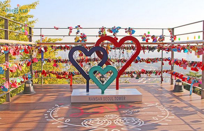 Treo móc khóa tình yêu tại tháp Namsan