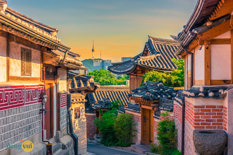 Đặc trưng của làng cổ Bukchon là những ngôi nhà với kiến trúc cổ xưa, giản dị nơi thôn quê