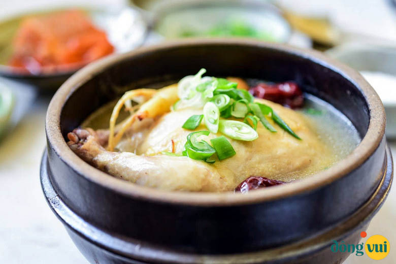 Canh gà hầm sâm Samgyetang
