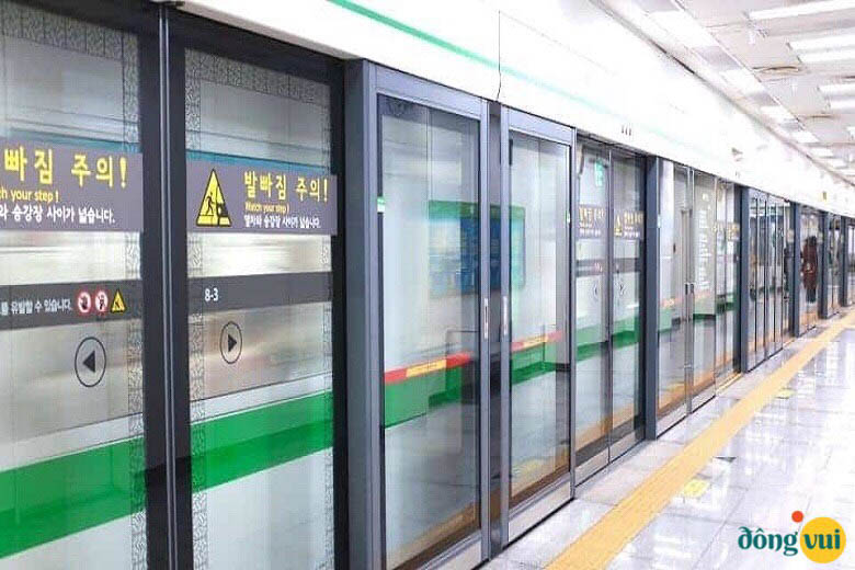 Tàu điện ngầm là phương tiện di chuyển nhanh, thoải mái, rẻ nhất đến Hongdae