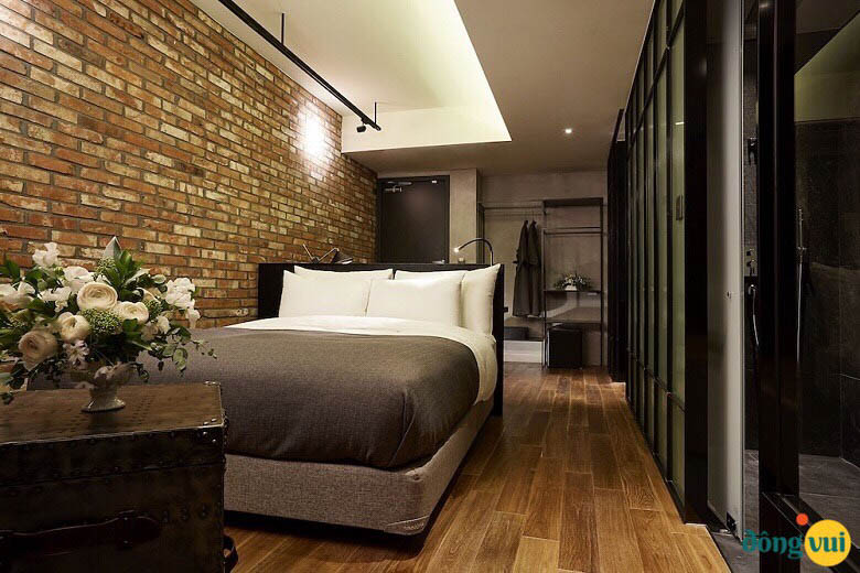 Một góc phòng ngủ trong khách sạn Nine Brick