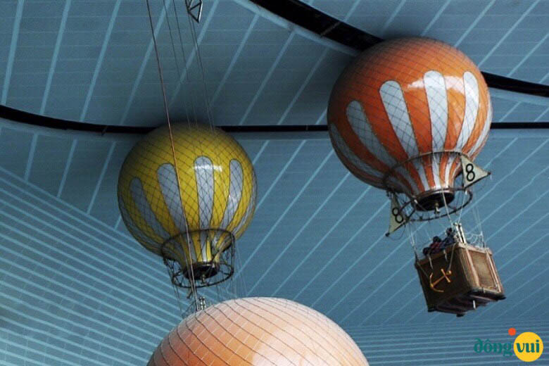 Trò chơi The Aeronaut Balloon đầy thú vị trong công viên