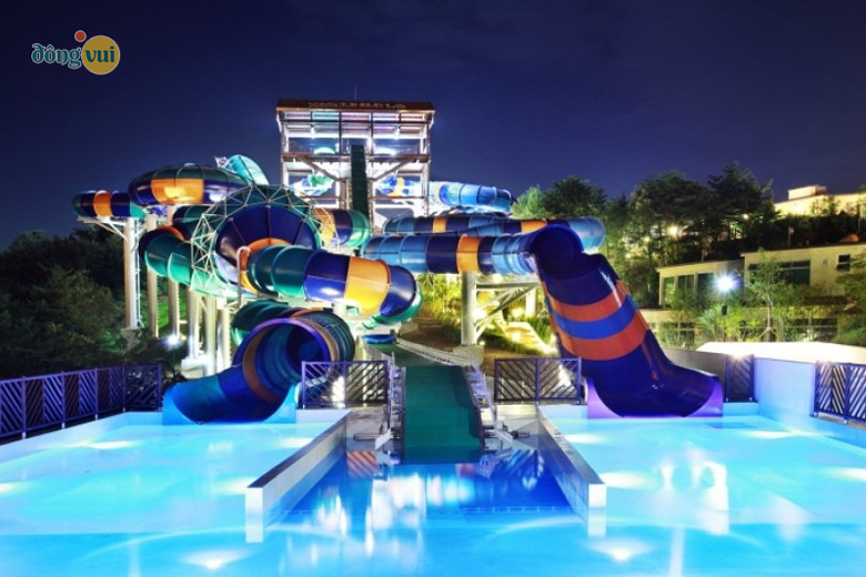 Khu trượt nước ở công viên nước Seorak Waterpia