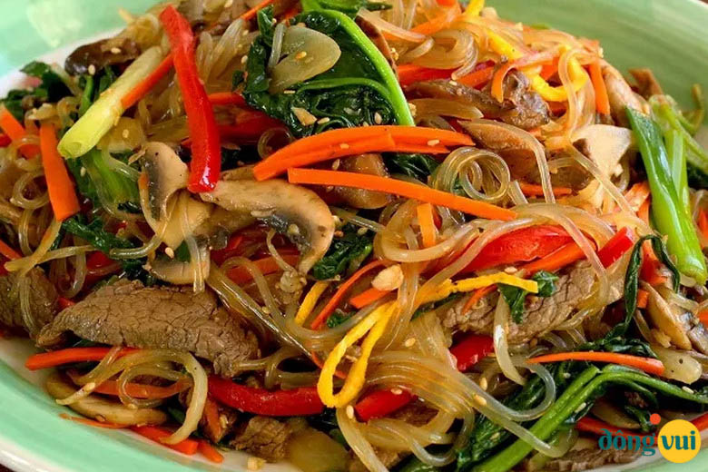 Miến trộn Hàn Quốc – món ăn nhiều màu sắc