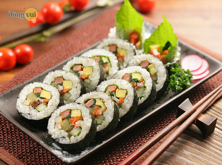 Du lịch Hàn Quốc ăn gì nghĩ ngay đến món Kimbap truyền thống 