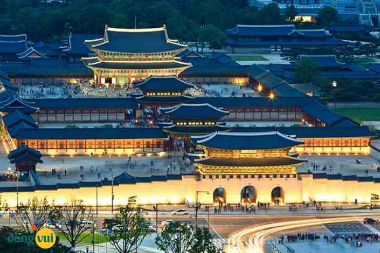 Khám phá cung điện cổ tọa lạc ở Seoul