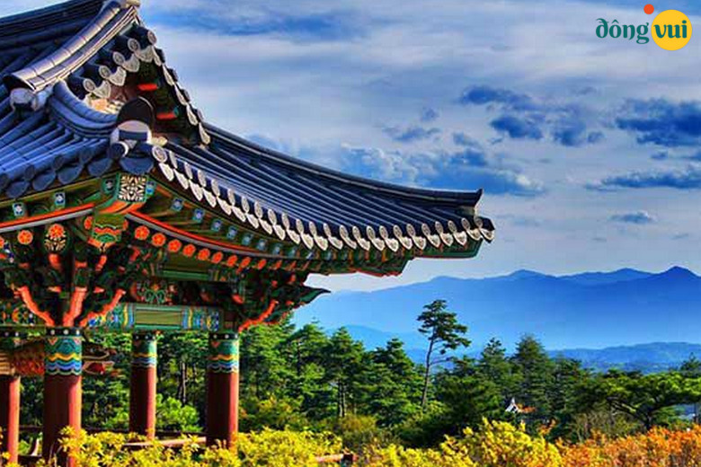 Khung cảnh rực rỡ của công viên Quốc gia núi Seoraksan khi tháng 6 đến