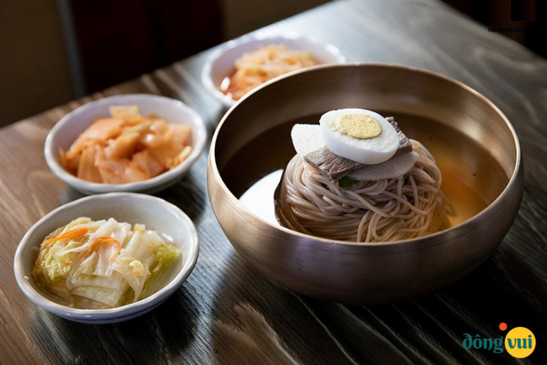 Mì lạnh Naengmyeon nên thưởng thức khi tới Hàn Quốc vào mùa hè