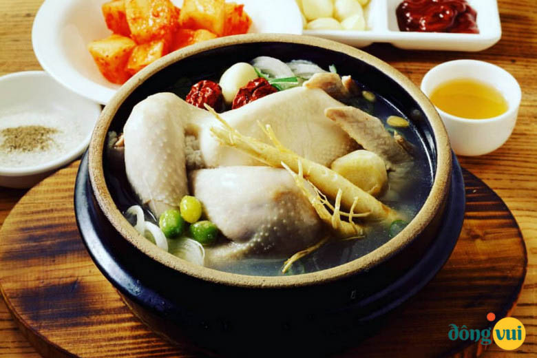 Gà tần nhân sâm, món ngon của nhà hàng Yeongyang Center