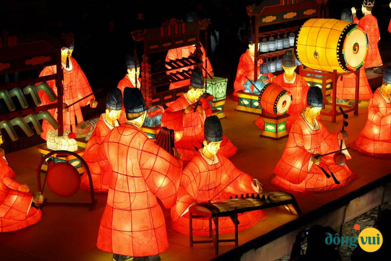 Lễ hội Jinju Namgang Yudeung (1 – 13/10)