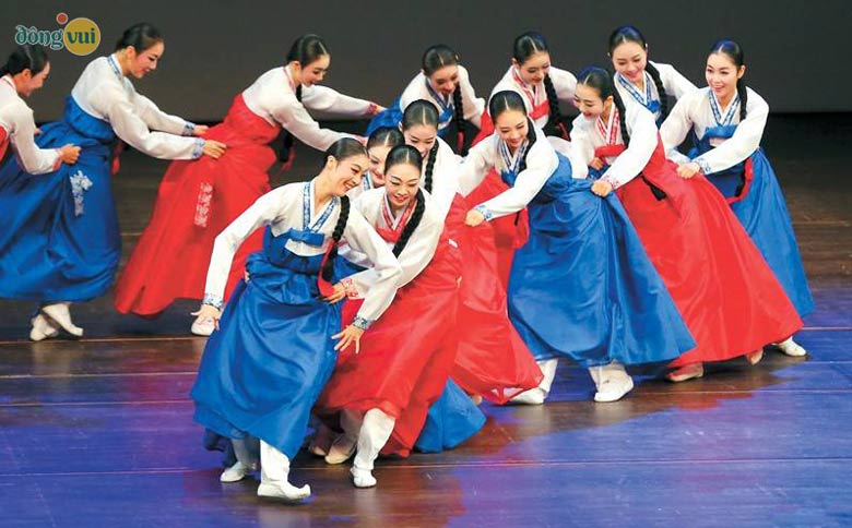 Điệu múa truyền thống Ganggangsullae vào ngày lễ tết trung thu Hàn Quốc