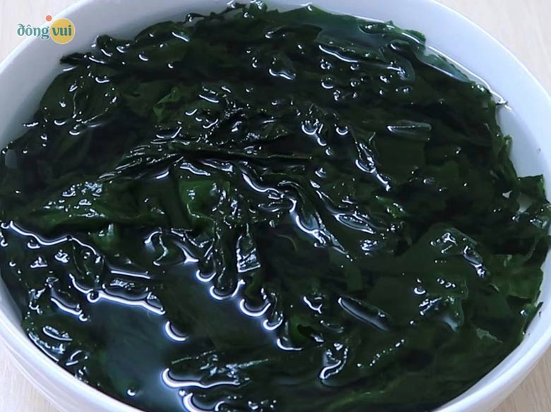 Cảnh rong biển thanh mát