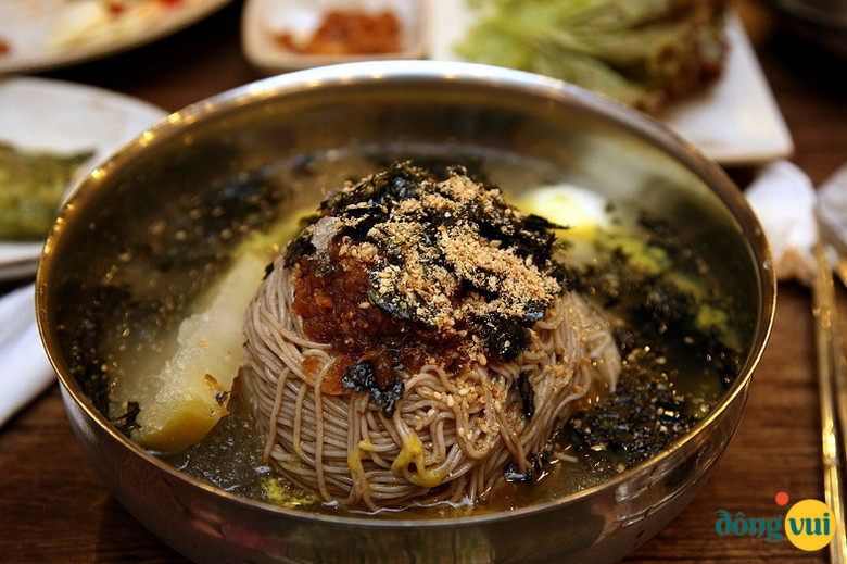 Mì lạnh Naengmyeon – Món mì Hàn Quốc ngon “tuyệt cú mèo”